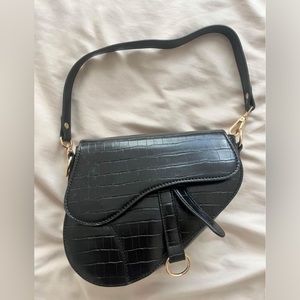 Black saddle shoulder bag